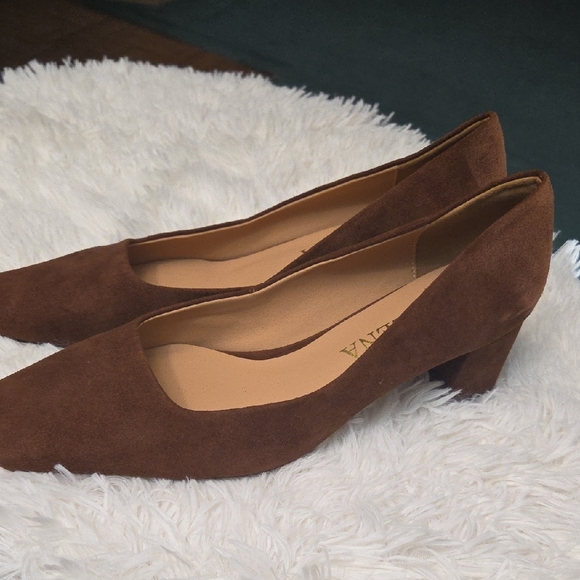 Women's Elegant Brown Heels - Picture 6 of 6
